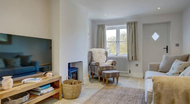 1 Bed Cottage Sleeps 2 With Hot Tub & Pets Welcome, Book Feriehus Villaer i Great Massingham, Villa
