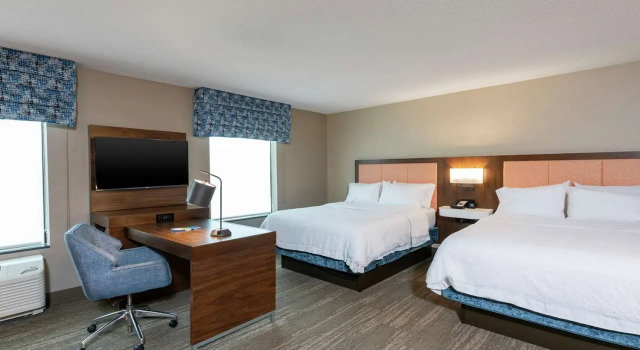 Четырёхместный люкс Hampton Inn & Suites Marshalltown