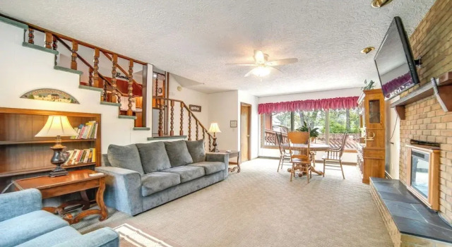 Group-friendly Lake Erie Getaway w/ Private Yard, Buchen Sie Ferienhaus Conneaut Ohio