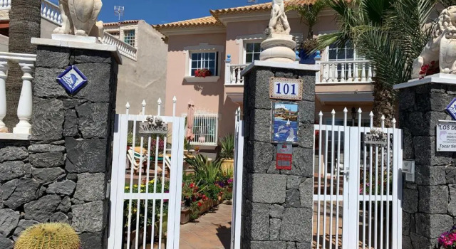 Apartamentos Los Delfines, Book Apartment Hotels in Tenerife with Parking, Parking