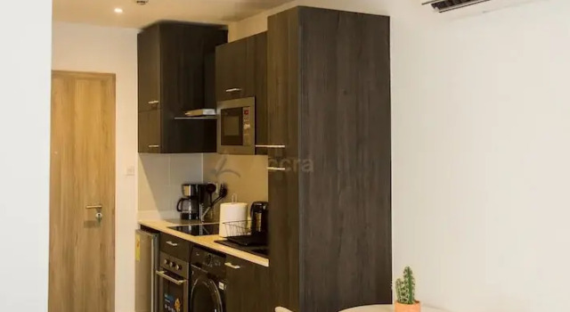 Студия с балконом Loxwood House by Clifton Homes
