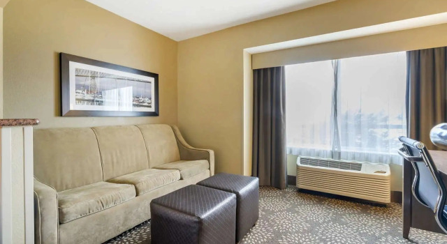 Четырёхместный люкс с видом на реку Best Western Columbia River Waterfront Hotel Astoria