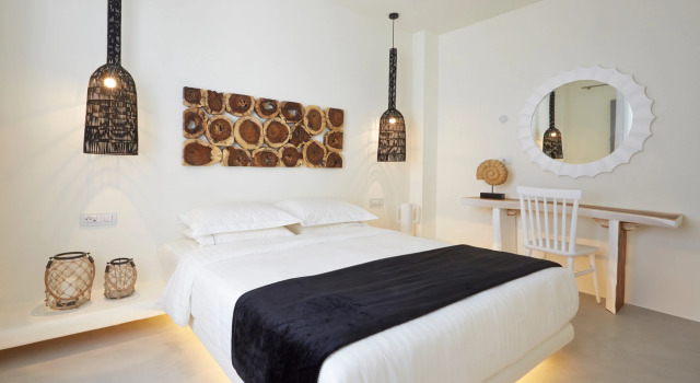 2 Bedroom Eolia Kamari Villa 100m2 with Private Heated Pool, Prenota Villa Kamari Paro