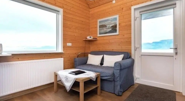 Коттедж с балконом и с видом на море Mjóeyri Travel holiday homes