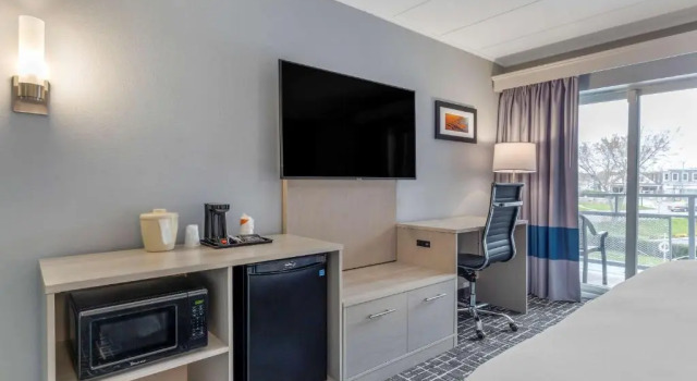 Номер Standard с видом на бассейн Comfort Inn Hyannis - Cape Cod