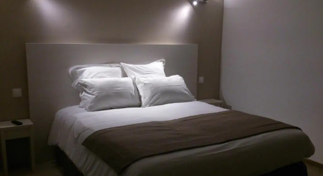 Трёхместный номер Standard Hôtel Les Petits Oreillers