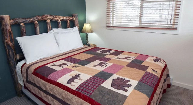 Triple R Cottages by Rocky Mountain Resorts, Забронировать Отель Эстес-Парк Rocky Mountain National Park, рядом с Trout Haven Fishing Pond