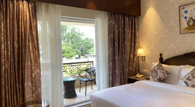 Клубный номер Standard с балконом Grand Victoria The Fern Resort & Spa, Panchgani