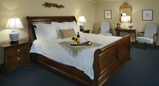 The Simsbury Inn, Забронировать Отель Симсбари штат Коннектикут