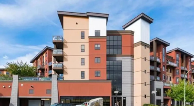Bright Corner Unit with Lake and Pool Views #543, Buchen Sie Hotel Hotels in British Columbia mit Pool, Schwimmbad