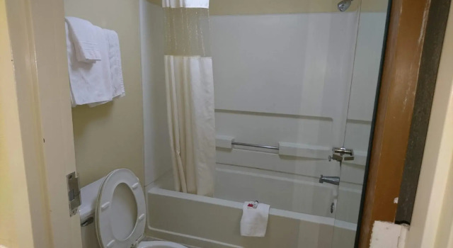 Двухместный люкс Travelodge by Wyndham Knoxville East