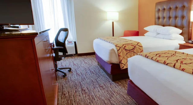 Четырёхместный номер Standard Drury Inn & Suites Terre Haute