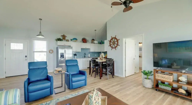Waterview Home w/ Sunset & Lighthouse Views, Забронировать Дом для отпуска Харкерс-Айленд Северная Каролина