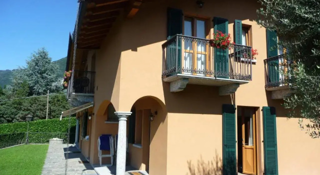 Семейный номер Standard с видом на озеро Albergo Rusall
