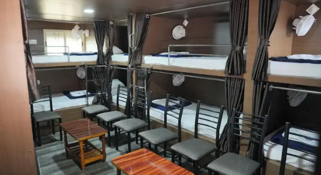 Кровать в общем номере Prarthana Residency
