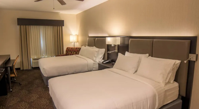 Четырёхместный люкс Holiday Inn Trophy Club by IHG