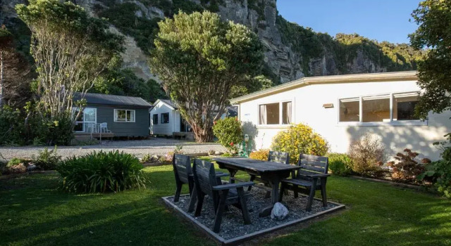 Коттедж с 2 комнатами Punakaiki Beachfront Motels