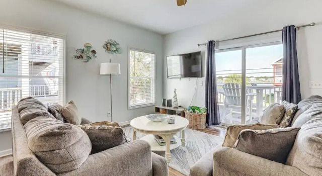 Апартаменты Carolina Beach Condo With Deck: Steps to Shore!
