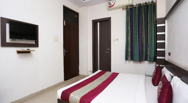 Люкс Standard OYO 22253 Hotel Kanha Palace