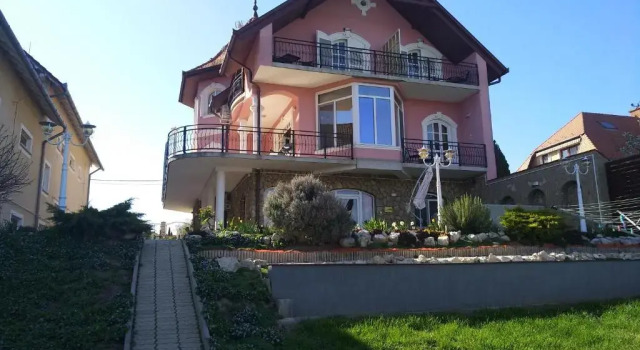 Апартаменты Manor Villa