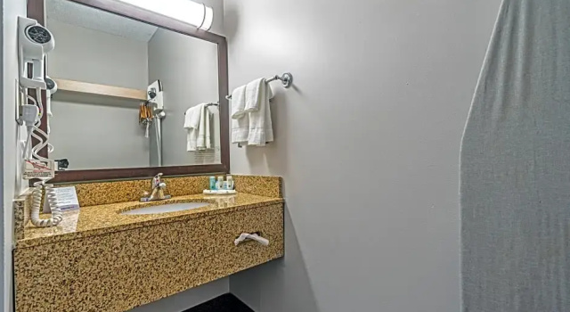 Номер Standard HFX Airport Hotel