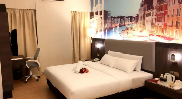 Номер Deluxe The Landmark Hotel