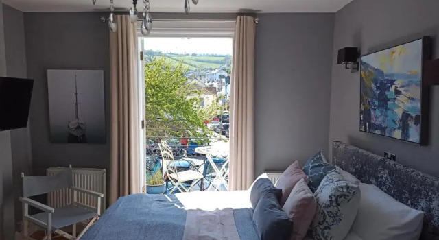Standard Zimmer Millpool House