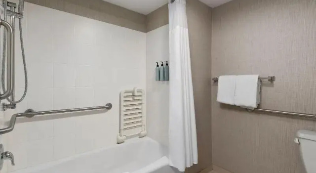 Четырёхместный люкс Residence Inn by Marriott Mt. Laurel at Bishop's Gate