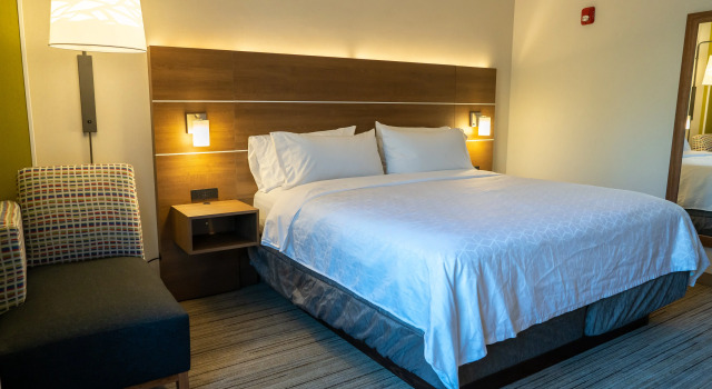 Holiday Inn Express Boston by IHG, Забронировать Отель Отели Бостона с завтраком, рядом с Пляж Карсон, Завтраки