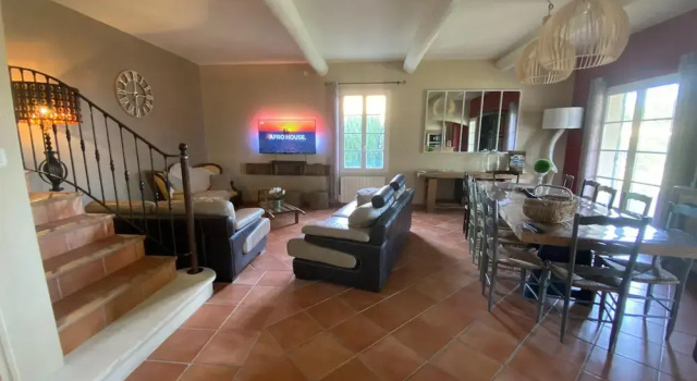 Farmhouse With Swimming Pool in Provence, Prenota Casa vacanze Violes Valchiusa