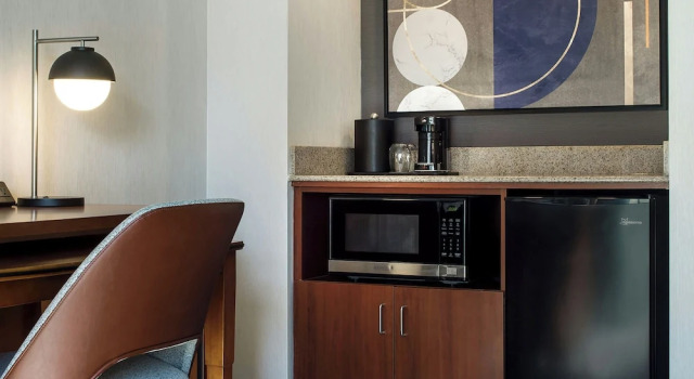 Люкс c 1 комнатой Courtyard by Marriott Phoenix North