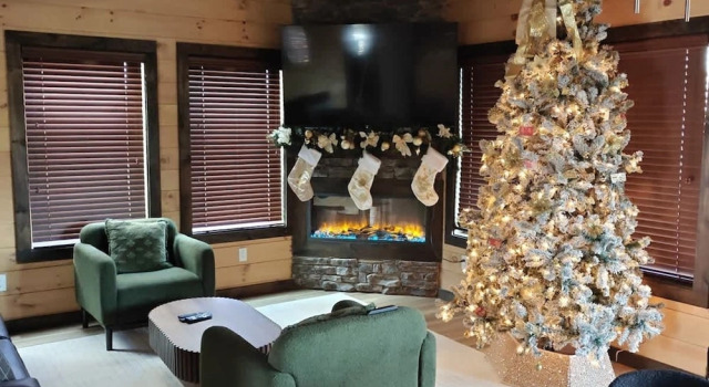 Peak Overlook by Beyond Expectations Mountain Retreat With Hot Tub