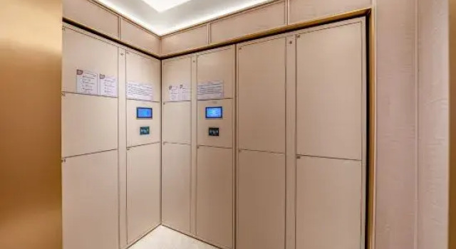 HanTing Hotel (Manas Zhonghua Road Fenghuang Commercial Building)