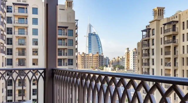 SuperHost - Urban Elegance 2BR in Asayel 2 Near Burj Al Arab, Забронировать Апартаменты/квартира Джумейра , рядом с Торговый центр Эмиратов