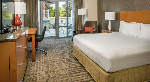 Двухместный номер Standard с балконом Hilton Vancouver Washington