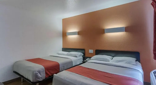 Четырёхместный номер Standard Motel 6-Oshkosh, WI