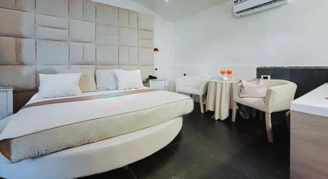 Bee Queen Hotel