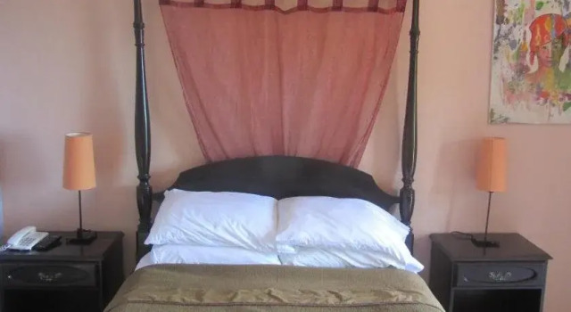 Scout's Place Hotel, Book Hotel Zions Hill Saba