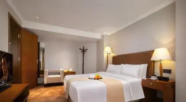 Люкс Business Yi Liang New Century Luxury Hotel