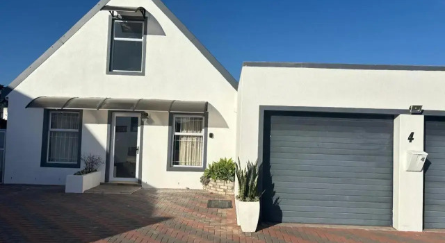 5 bedroom home in Langebaan, located close to Club Mykanos and Laguna Mall