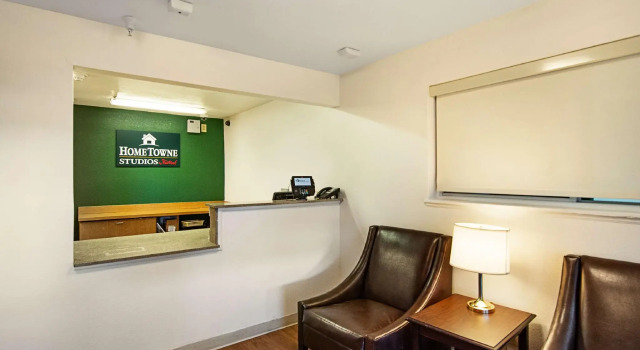 HomeTowne Studios By Red Roof Colorado Springs - Airport