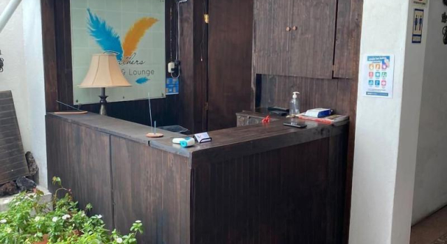 Feathers Hotel and Lounge - Hostel