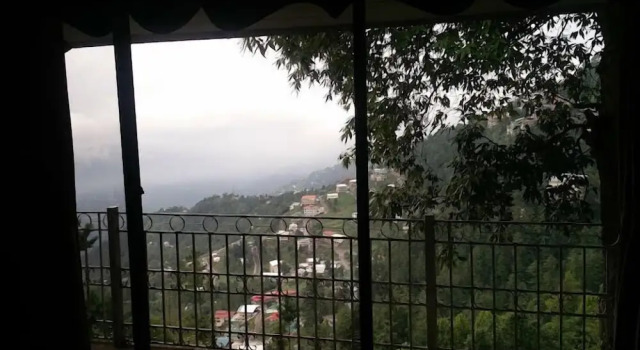 Ashiyana Guest House Murree, Rezerwuj Pensjonat Hotele w Punjab Region z parkingiem, Parking