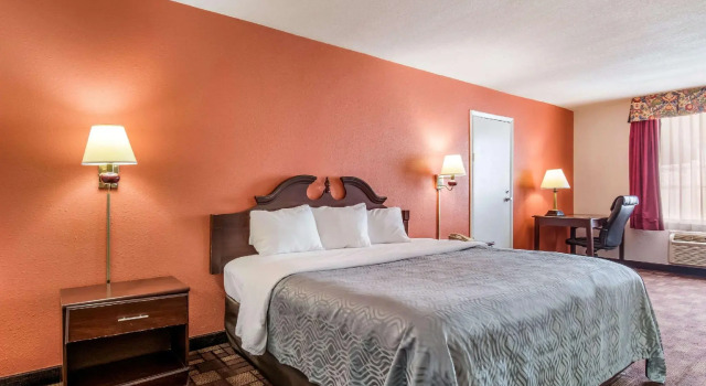 Двухместный номер Standard Econo Lodge Inn & Suites Chambersburg Central