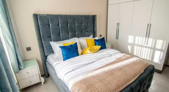 Студия Business Lux Suites Royal Gardens Studio Apartments