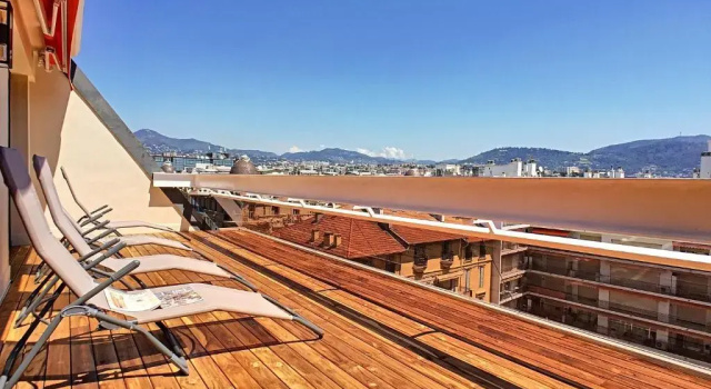 Апартаменты Nestor&Jeeves - SKY LIGHT TERRACE - Hyper center - By sea - Top floor