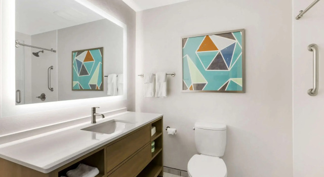 Четырёхместный люкс Comfort Suites at Tucson Mall