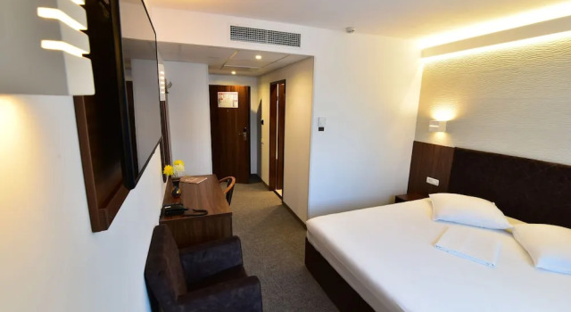 Двухместный номер Deluxe с балконом Hotel Forum