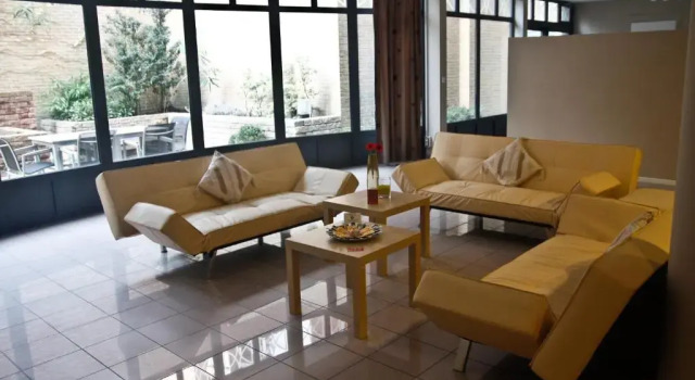 Семейные апартаменты Ambassador Suites Antwerp