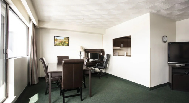 Двухместный люкс Signature The Business Inn